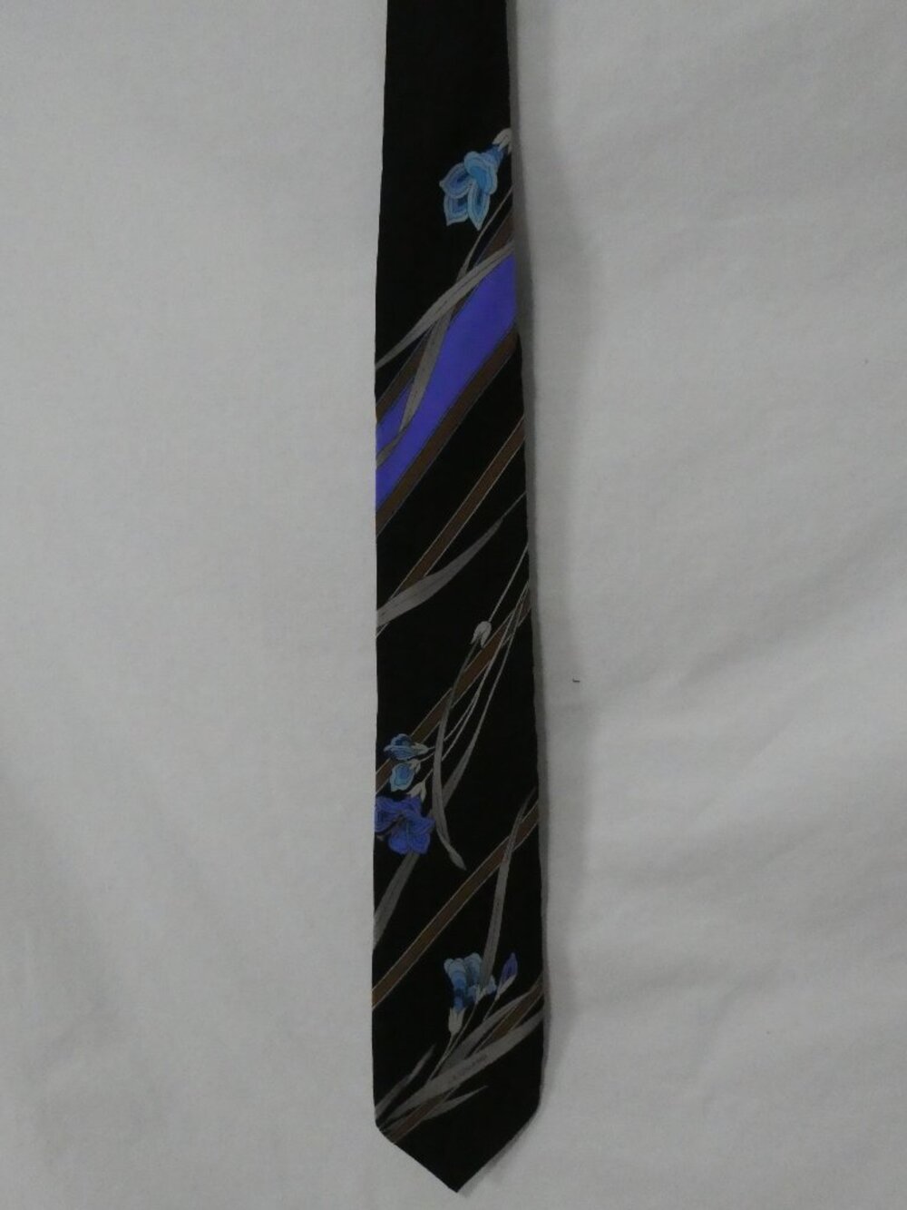 Vintage LEONARD PARIS Made In Italy Silk Tie Black Blue Floral Botanical Print